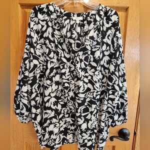 EUC Como Blu Plus Size Black and White Floral Blouse